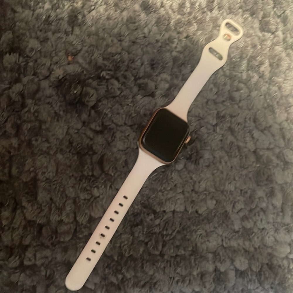 Apple Watch SE- rose gold. Like new no scratches!